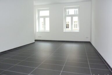 ab Januar 2026 * 2-Raum-Wohnung * Balkon * Fliesenboden * FuBoHzg. * Anger-Crottendorf Tageslichtbad Tageslichtbad 1